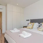Coastal Charm By Lovelystay דירה אוייראס
