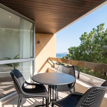 Coastal Charm With Balcony By Lovelystay Apartamento Oeiras