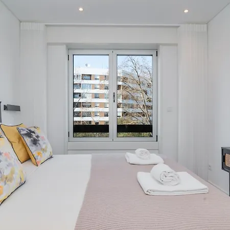 Coastal Charm By Lovelystay Oeiras