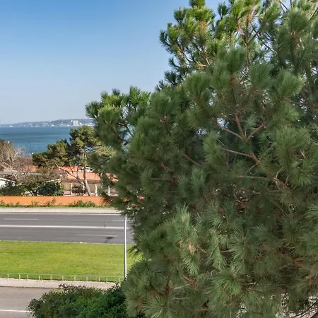 Coastal Charm With Balcony By Lovelystay Appartamento Oeiras